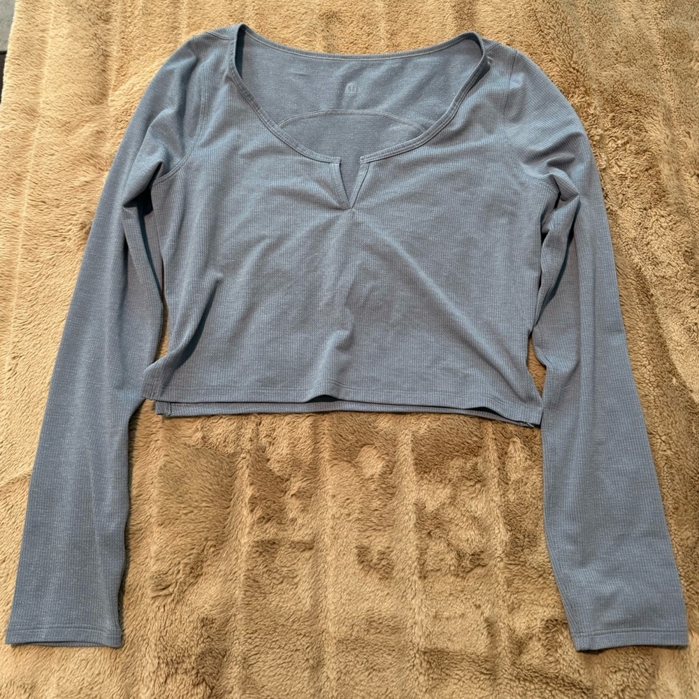 • lululemon - cropped long sleeve henley •